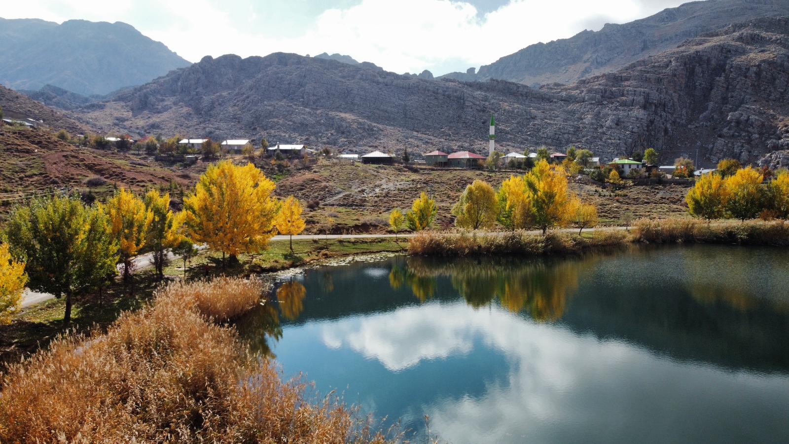 Toroslar'ın İncisi Dipsiz Göl, Sonbahar Güzelliğiyle Büyülüyor - Görsel 4