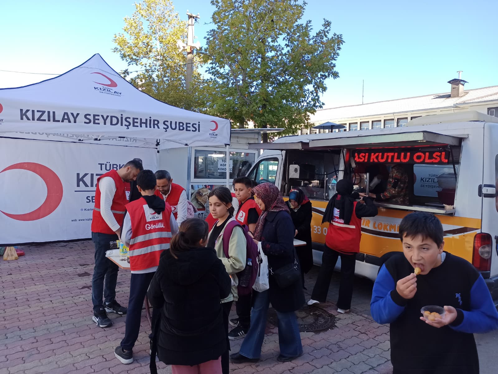 Kızılay Seydişehir'den Vatandaşlara Lokma İkramı - Görsel 8