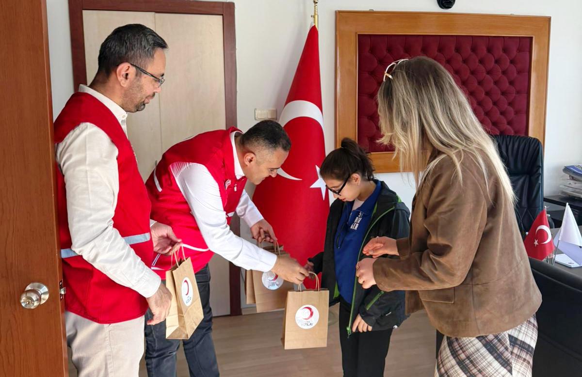 Kızılay Haftası'nda Anlamlı Ziyaret - Görsel 4