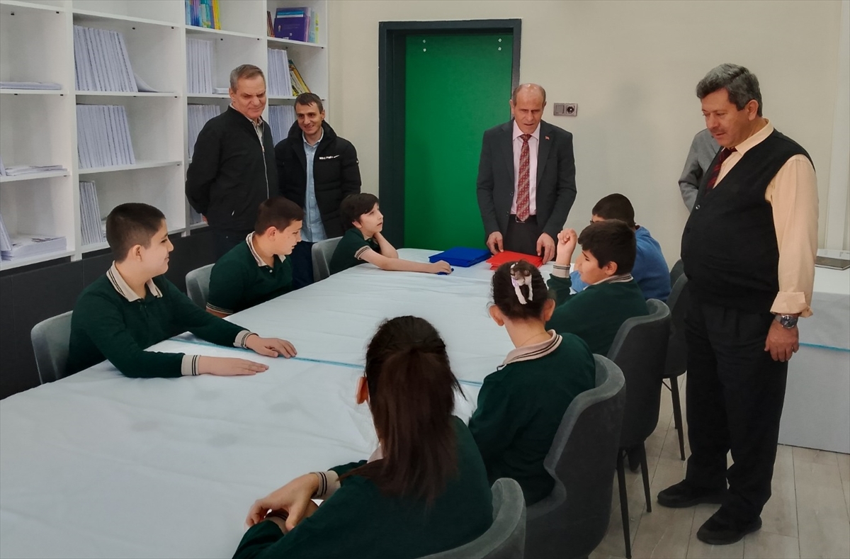 Konya'da görme engelli ortaokul öğrencilere tablet ve özel kalem desteği - Görsel 1