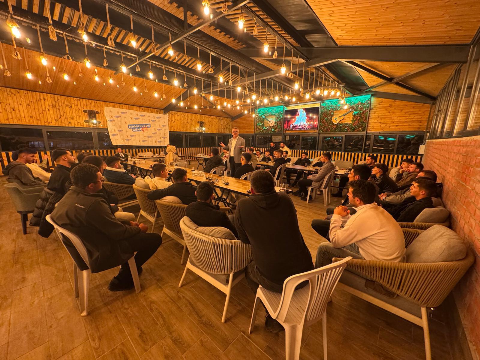 BAŞKAN USTAOĞLU AK PARTİ SEYDİŞEHİR GENÇLİK KOLLARIYLA BULUŞTU - Görsel 1