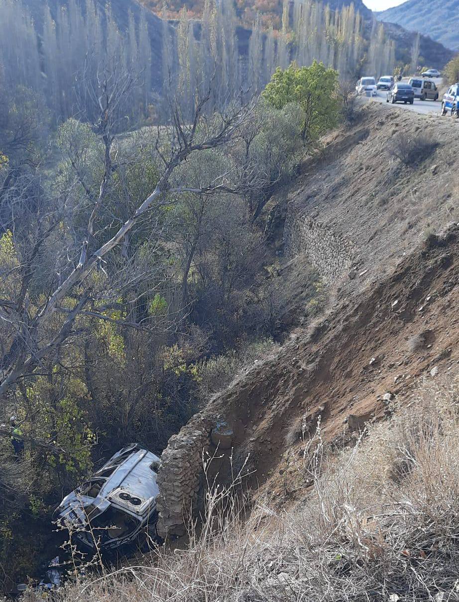 Konya'da Okul Servisi Kazası: Dereye Uçan Minibüsten 14 Öğrenci Yaralı Kurtarıldı - Görsel 1