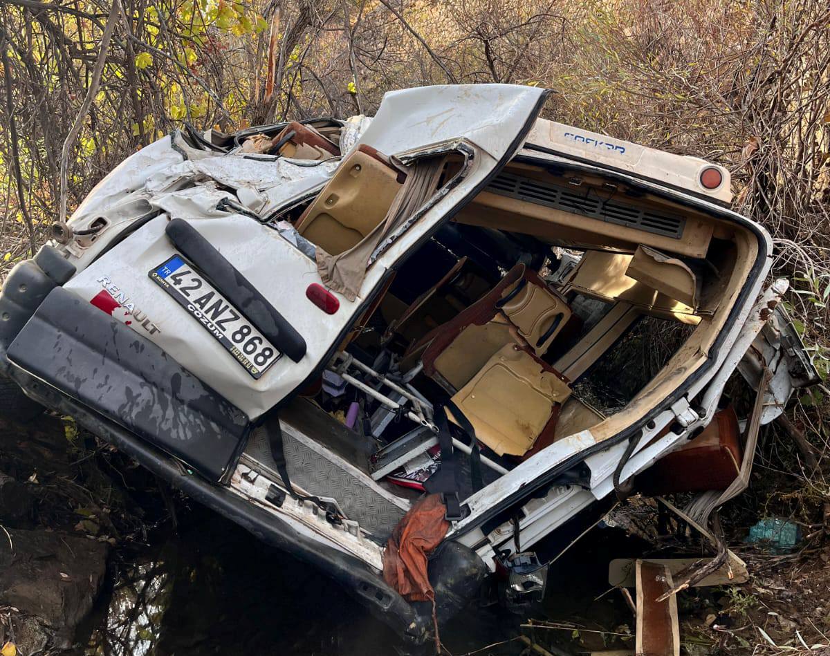 Konya'da Okul Servisi Kazası: Dereye Uçan Minibüsten 14 Öğrenci Yaralı Kurtarıldı - Görsel 4