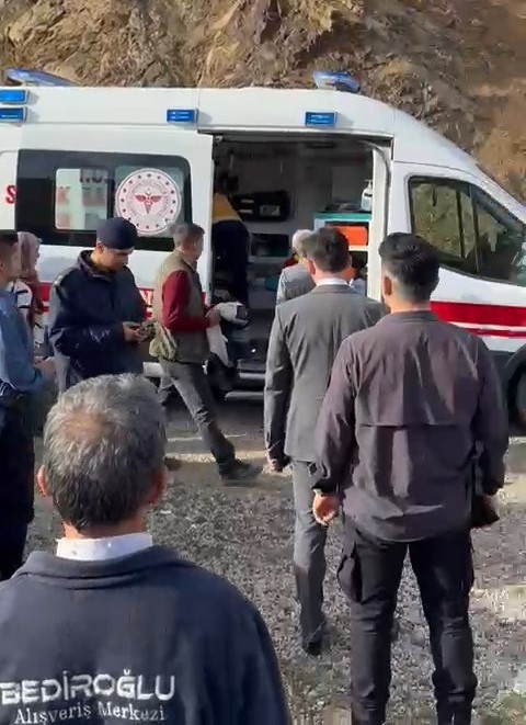 Konya'da Okul Servisi Kazası: Dereye Uçan Minibüsten 14 Öğrenci Yaralı Kurtarıldı - Görsel 7