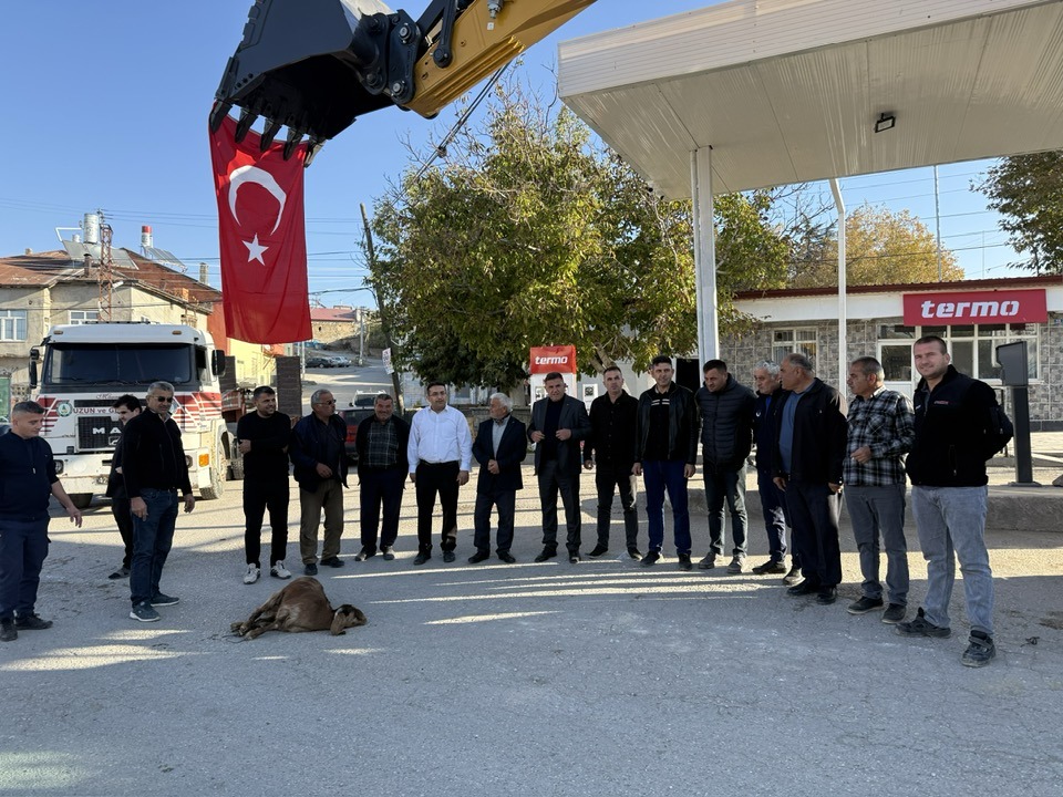 Ahırlı'ya Çevre ve Şehircilik Bakanlığı'ndan Ekskavatör Hibe Edildi - Görsel 4
