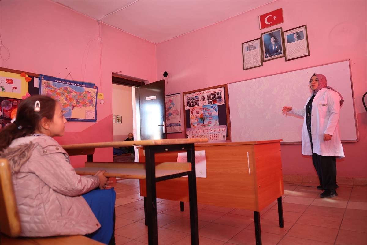 Konya'da bir öğretmeniyle bir öğrencisi bulunan okulda milli tohum bilinci eğitimi verildi - Görsel 3