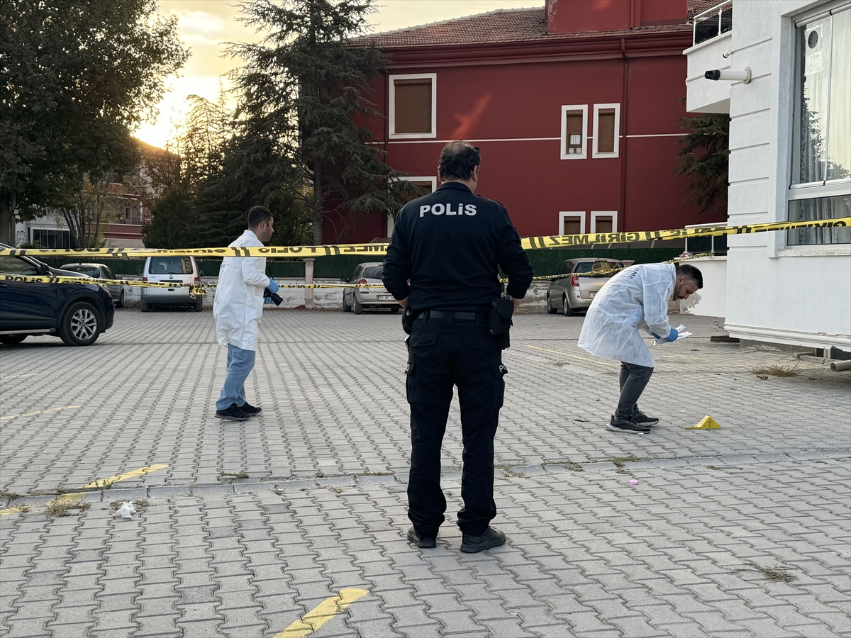 Karaman'da 5. kattan düşen bayan  öğretmen  öldü - Görsel 1