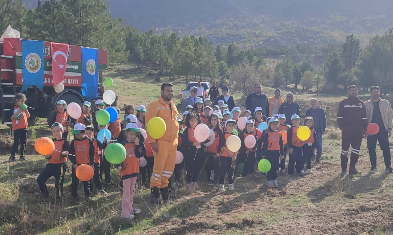 MERKEZ İLKOKULU YEŞİL VATAN İÇİN FİDAN DİKTİ. - Görsel 6