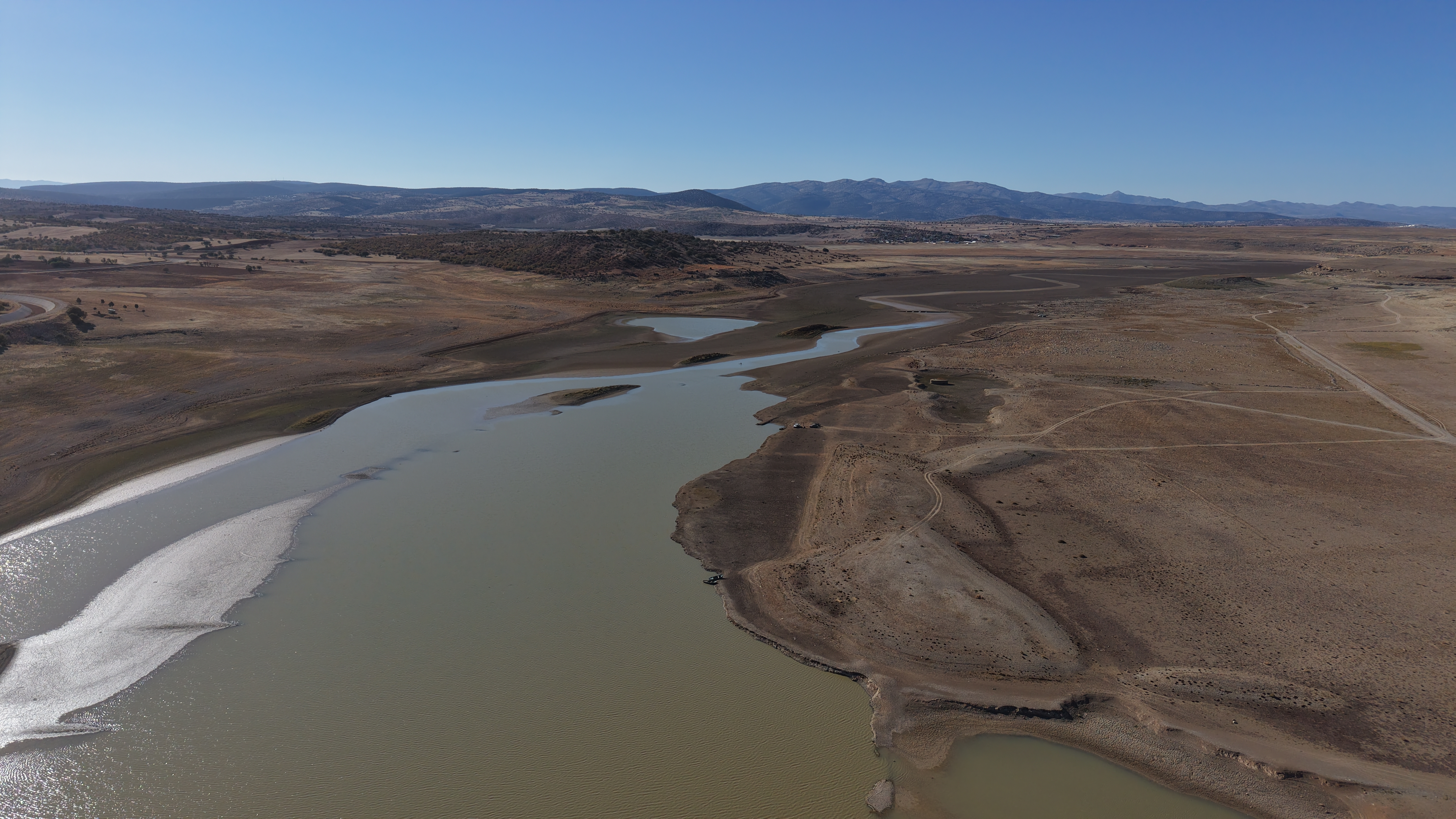  Konyadaki Barajda sular çekildi, tarihi köprü ortaya çıktı - Görsel 1