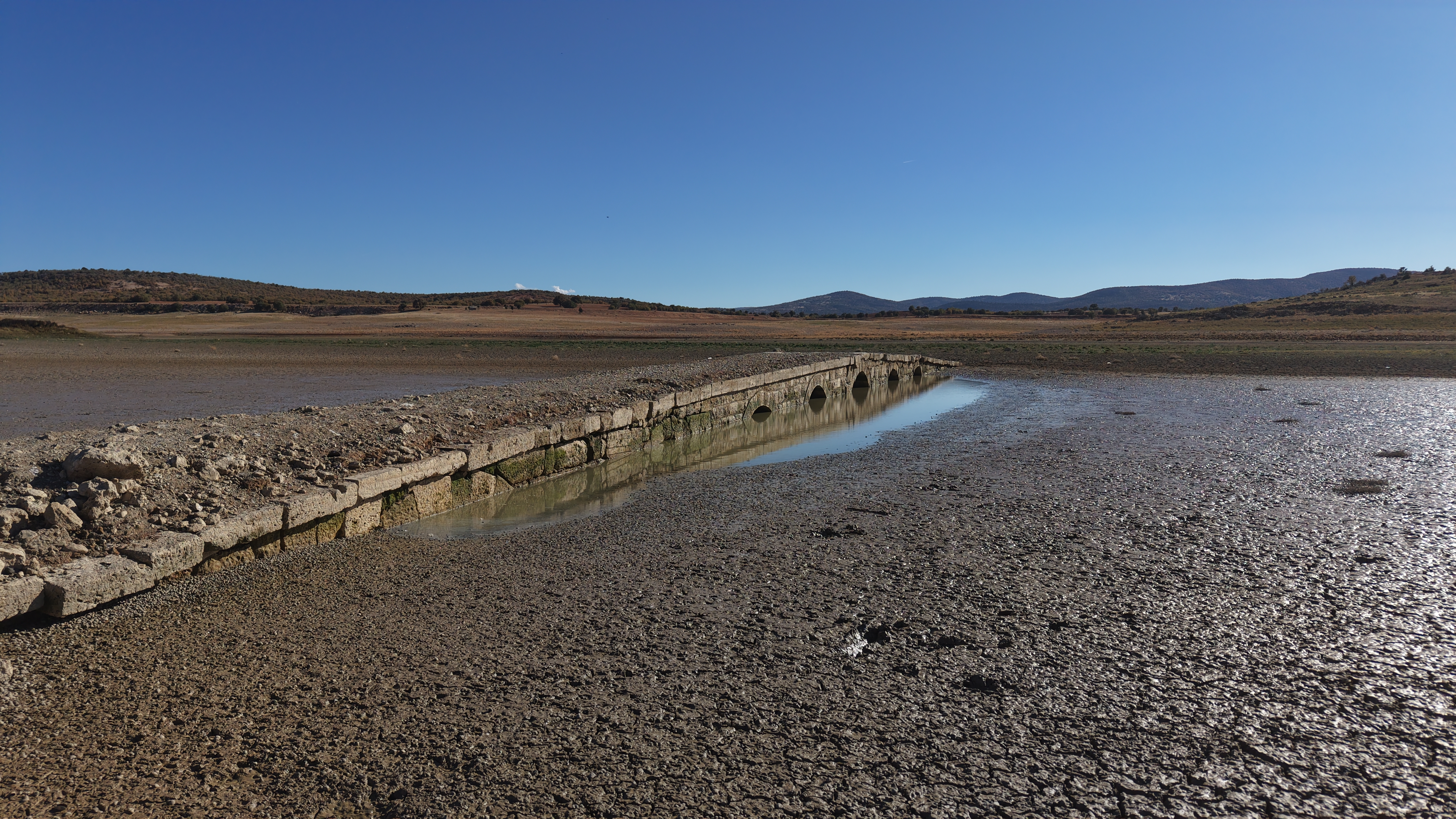  Konyadaki Barajda sular çekildi, tarihi köprü ortaya çıktı - Görsel 6