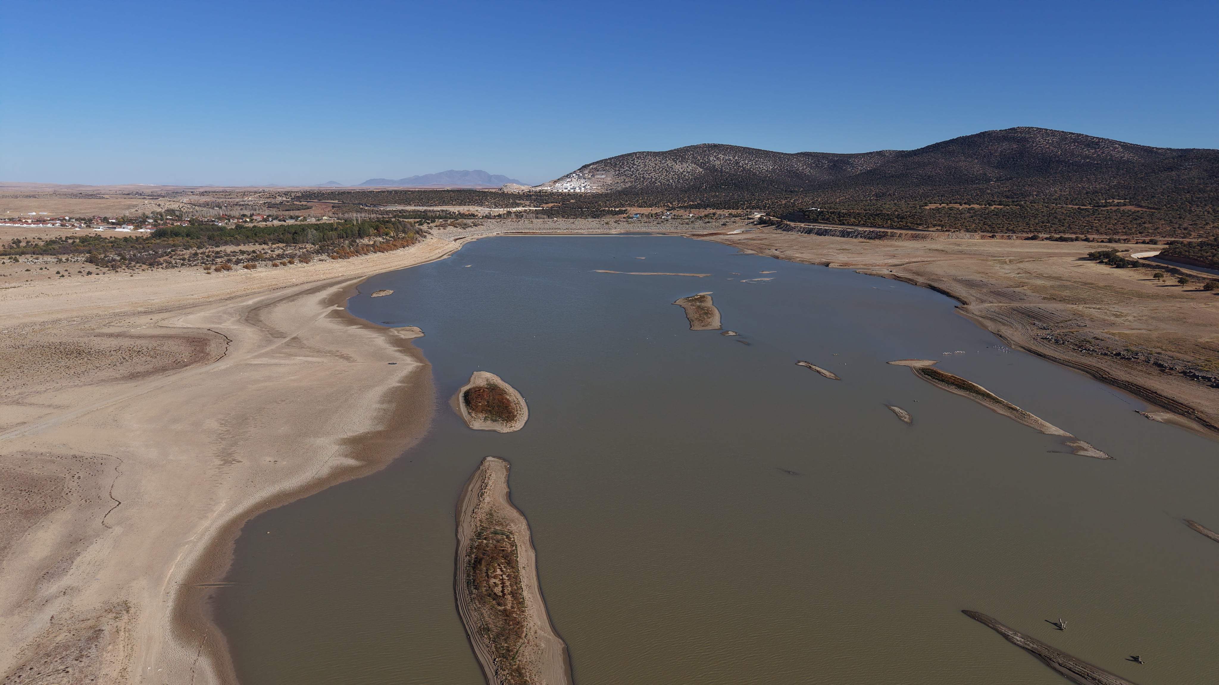  Konyadaki Barajda sular çekildi, tarihi köprü ortaya çıktı - Görsel 7