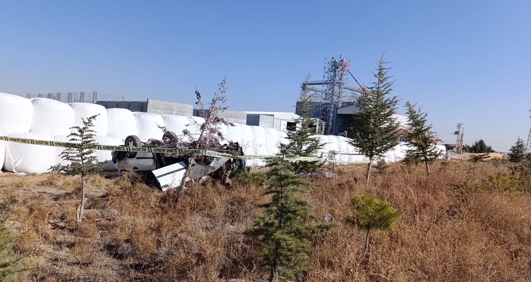 Takla atan otomobilin sürücüsü öldü, arkadaşı ağır yaralandı - Görsel 4