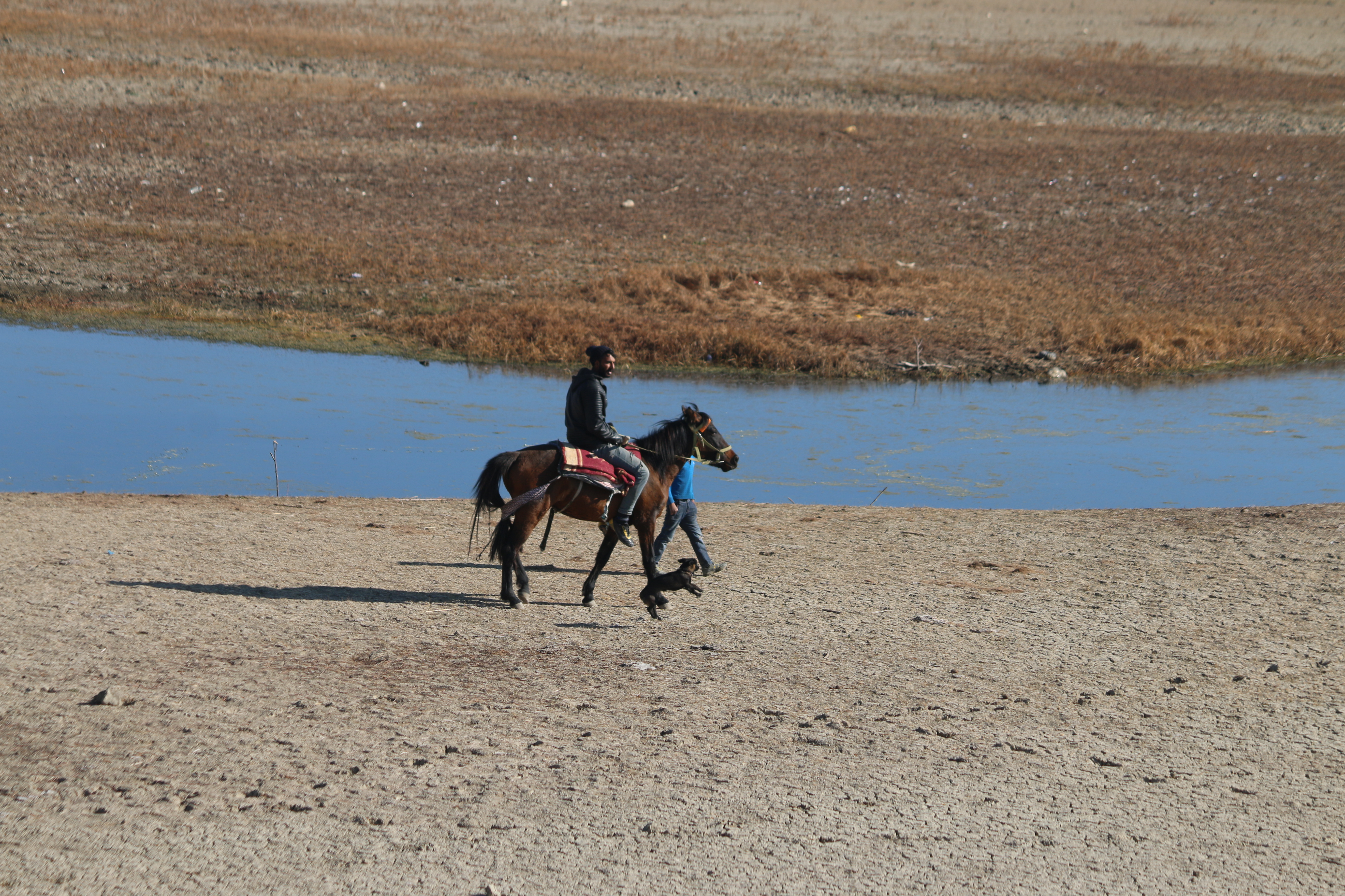 Suğla Gölü'nde kuraklık alarmı: Göl yürüyerek geçilebilecek durumda - Görsel 3