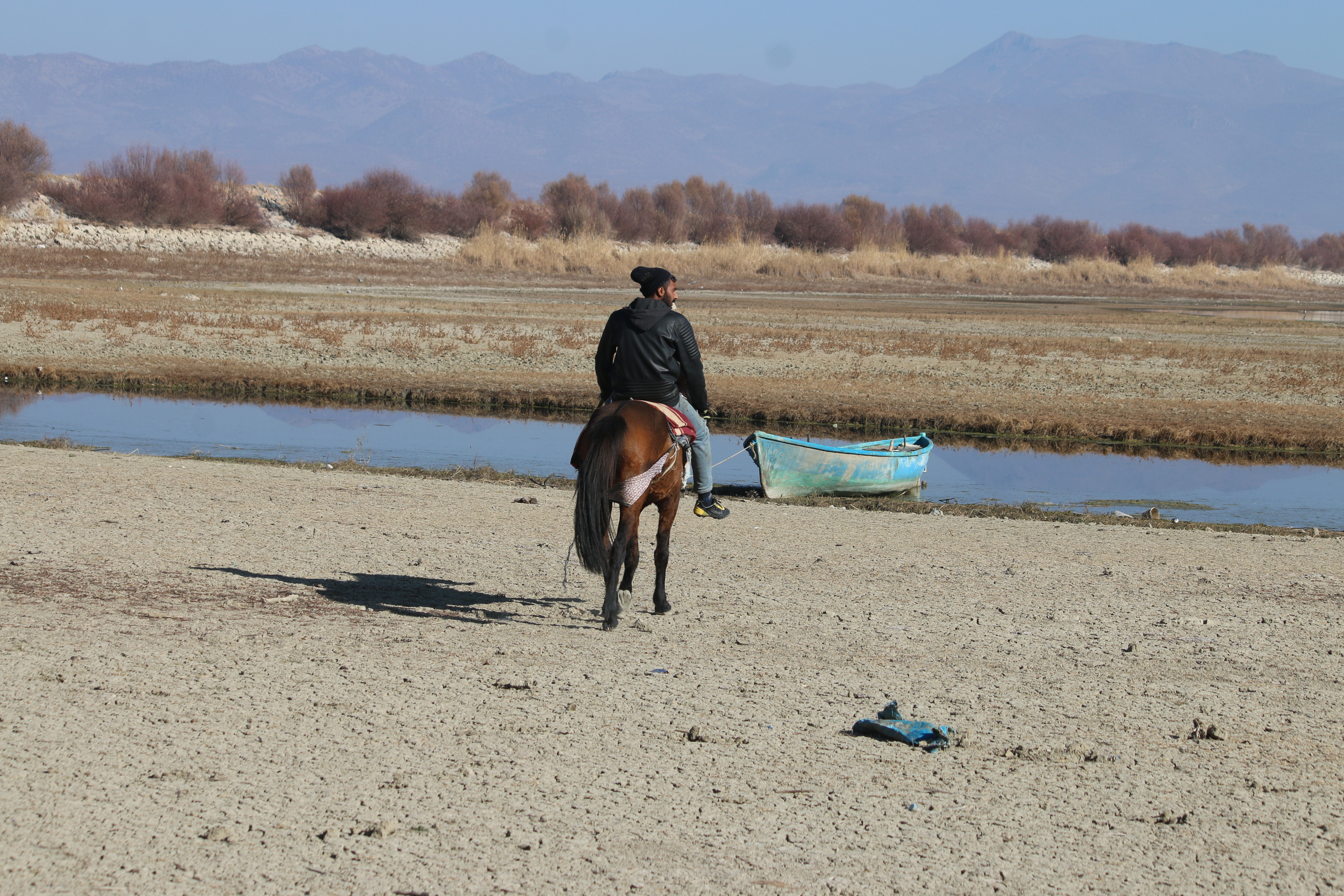 Suğla Gölü'nde kuraklık alarmı: Göl yürüyerek geçilebilecek durumda - Görsel 5