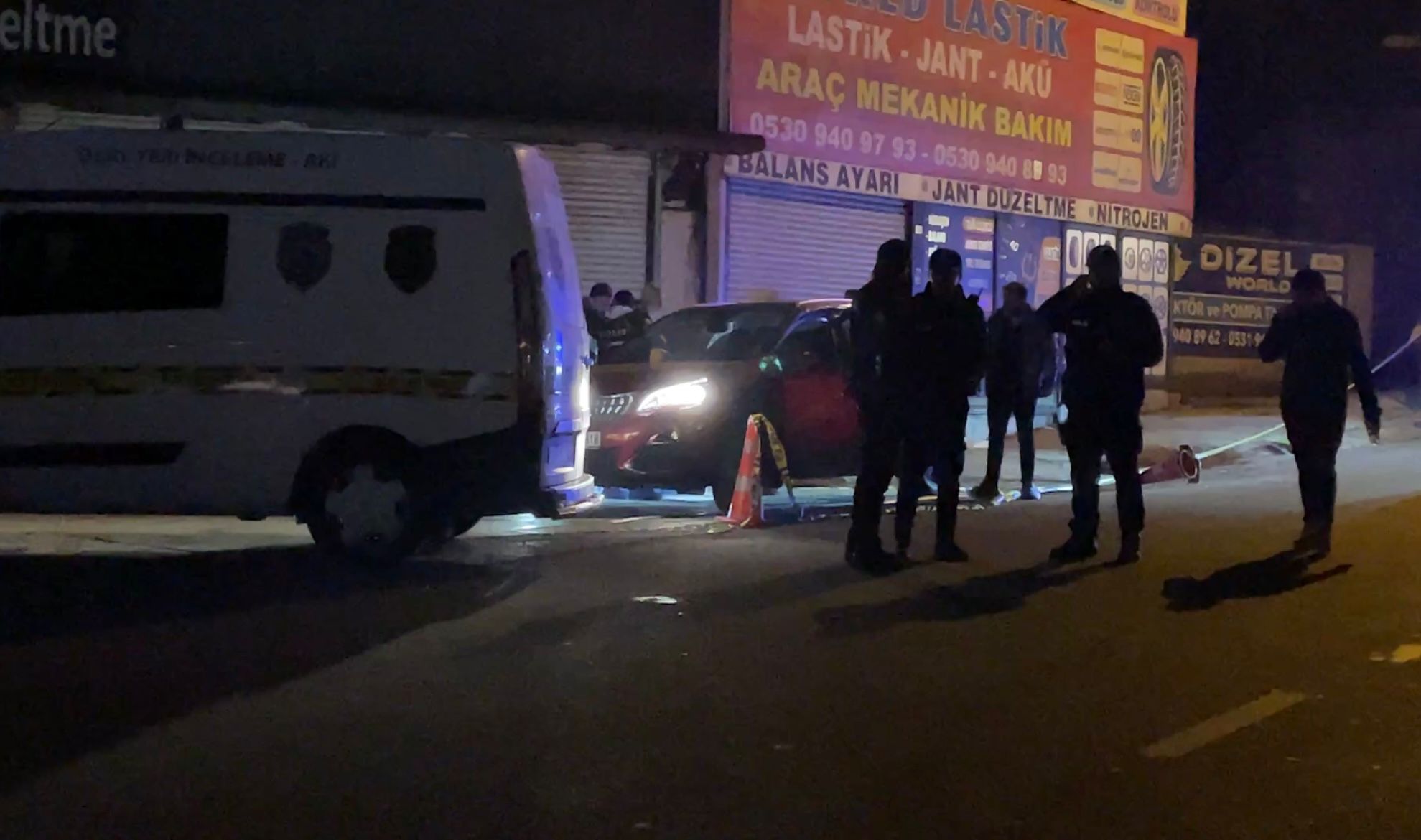 İstanbul - Büyükçekmece'de otomobildeki tartışma kanlı bitti: 2 ölü, 1 ağır yaralı - Görsel 1