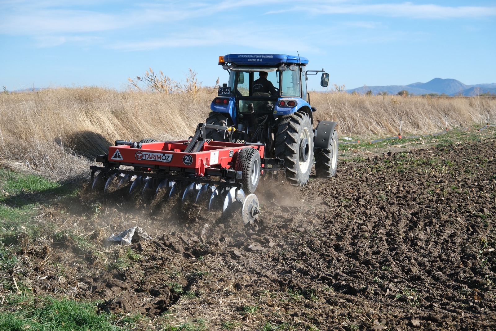 SEYDİŞEHİR BELEDİYESİ ARPA, BUĞDAY VE YONCA EKİMİNE BAŞLADI - Görsel 1
