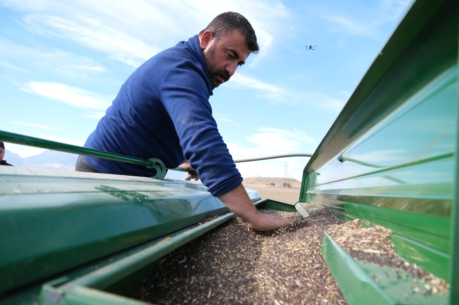 SEYDİŞEHİR BELEDİYESİ ARPA, BUĞDAY VE YONCA EKİMİNE BAŞLADI - Görsel 2