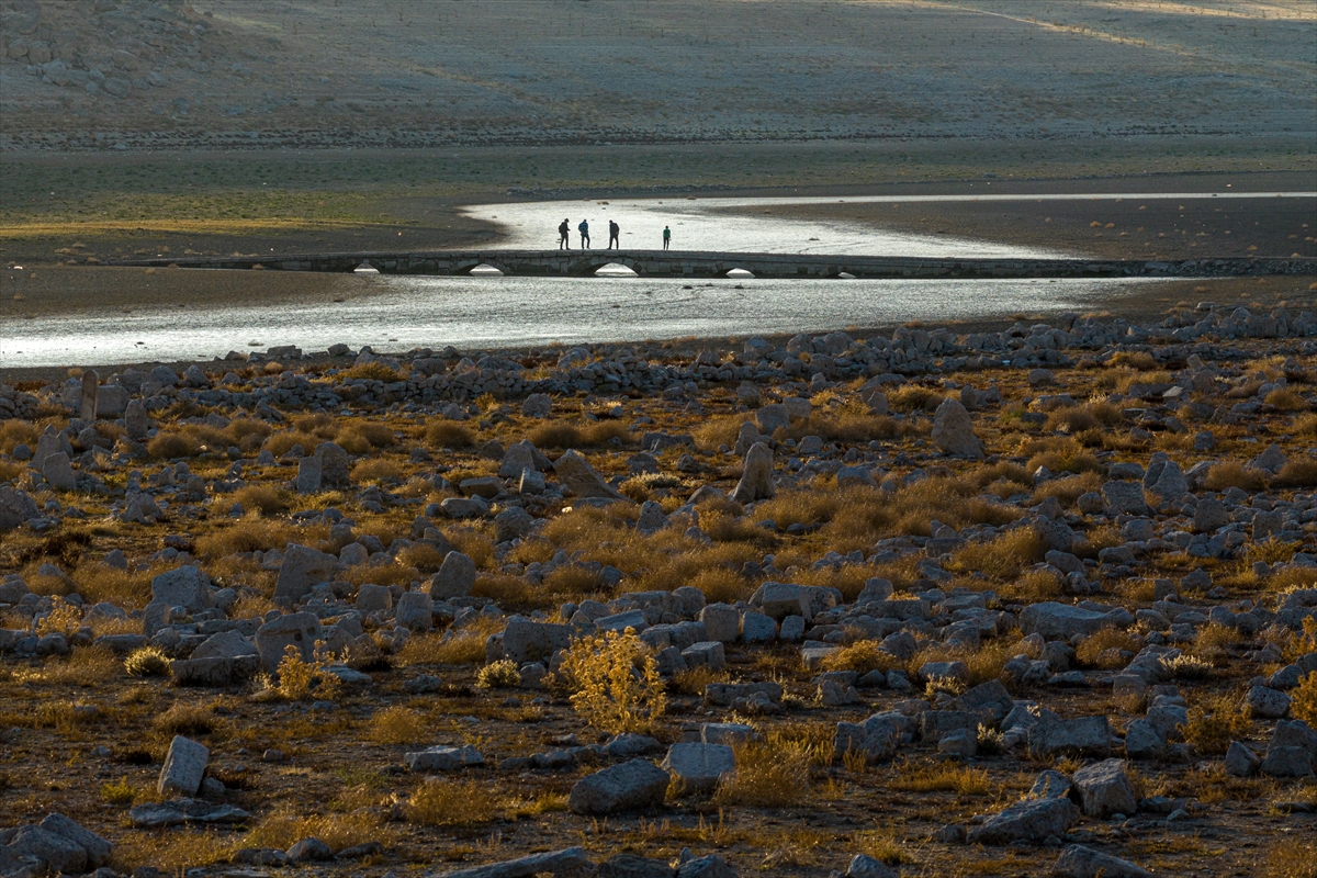 Apa Barajı’nda sular çekildi, 600 yıllık Osmanlı köprüsü yeniden gün yüzüne çıktı - Görsel 3