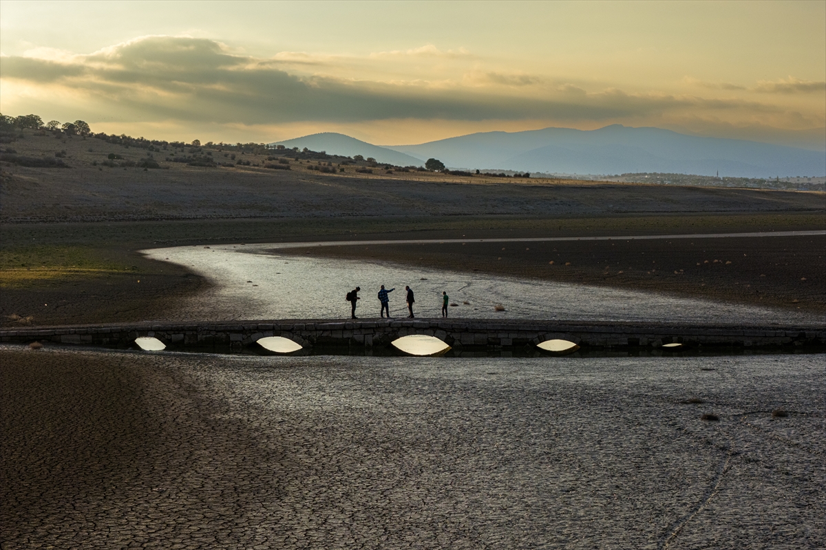 Apa Barajı’nda sular çekildi, 600 yıllık Osmanlı köprüsü yeniden gün yüzüne çıktı - Görsel 4