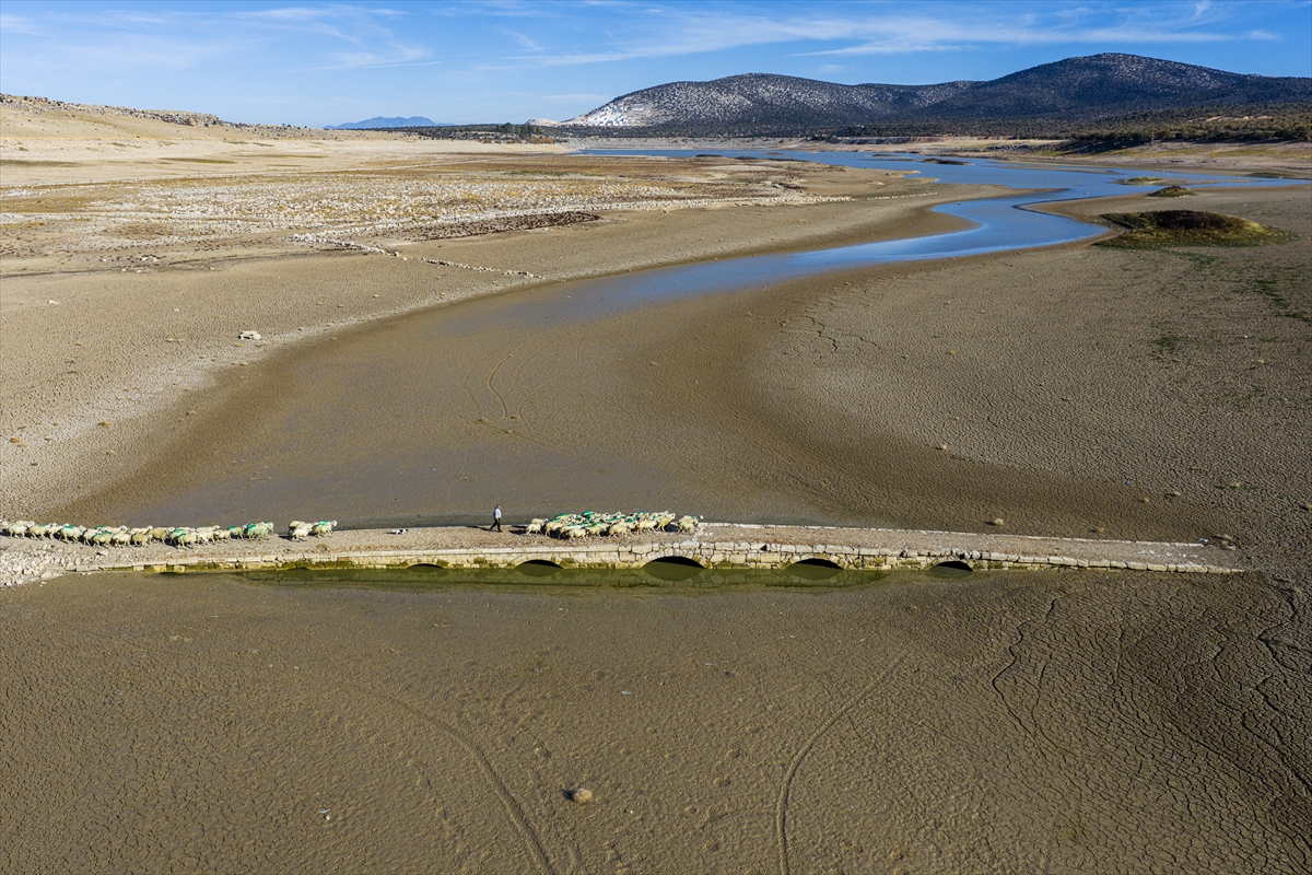 Apa Barajı’nda sular çekildi, 600 yıllık Osmanlı köprüsü yeniden gün yüzüne çıktı - Görsel 6