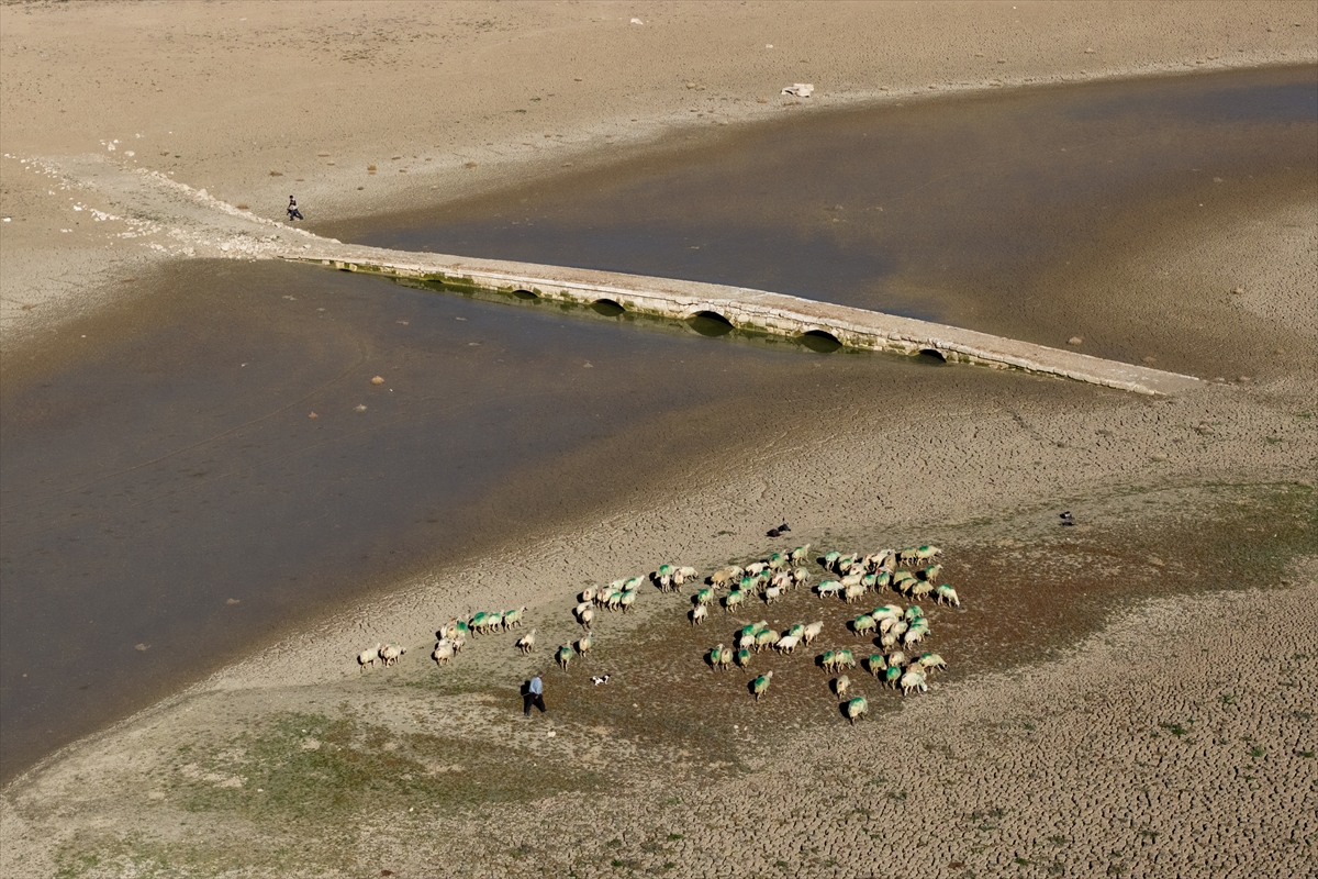 Apa Barajı’nda sular çekildi, 600 yıllık Osmanlı köprüsü yeniden gün yüzüne çıktı - Görsel 7