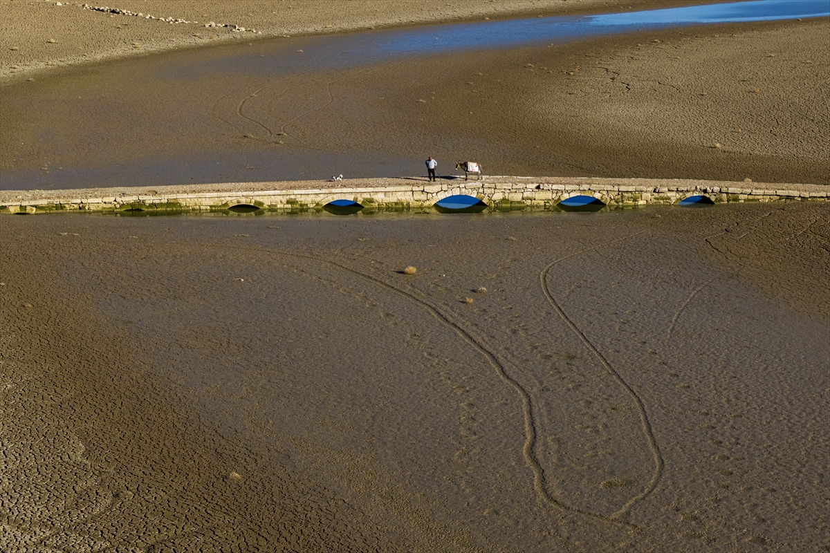 Apa Barajı’nda sular çekildi, 600 yıllık Osmanlı köprüsü yeniden gün yüzüne çıktı - Görsel 8
