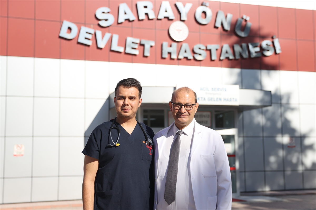Çocukluğunu geçirdiği hastanede doktor olarak babasıyla görev yapıyor - Görsel 6