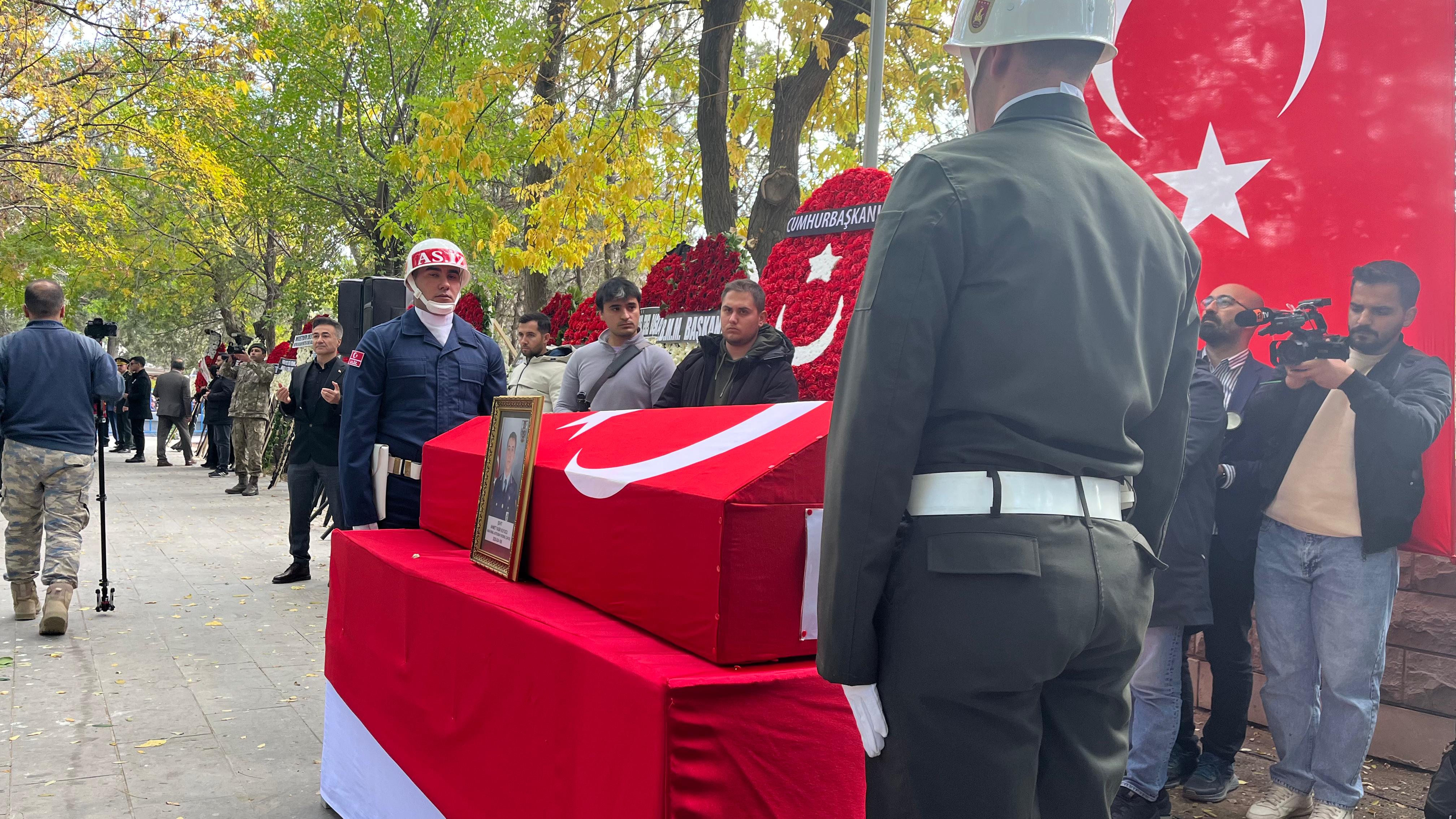 Konya, Şehit Ahmet Yasir Kuyucu’yu son yolculuğa uğurlandı - Görsel 2
