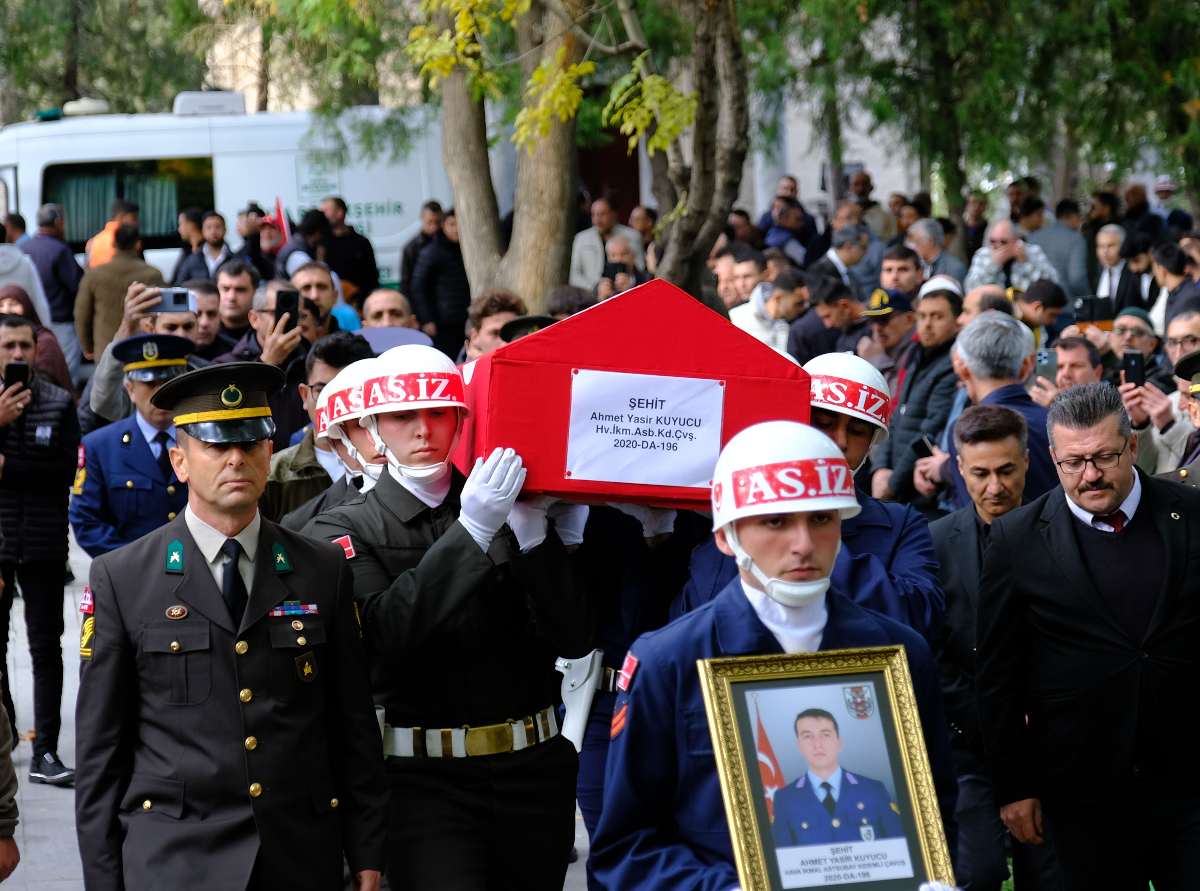 Konya, Şehit Ahmet Yasir Kuyucu’yu son yolculuğa uğurlandı - Görsel 14