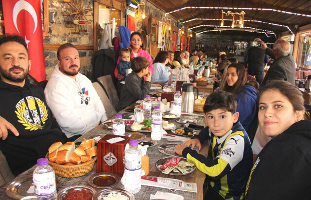 Seydişehir Fenerbahçeliler Derneği, Üyeleri ve Aileleriyle Kahvaltıda Buluştu - Görsel 1