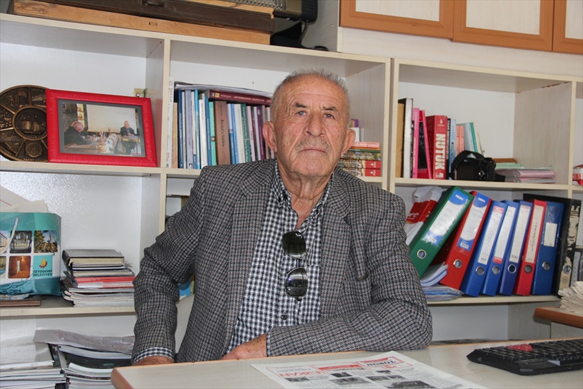 Konyalı 81 yaşındaki Türk Halk Müziği sanatçısı, yolundan giden gençlere örnek oluyor - Görsel 1