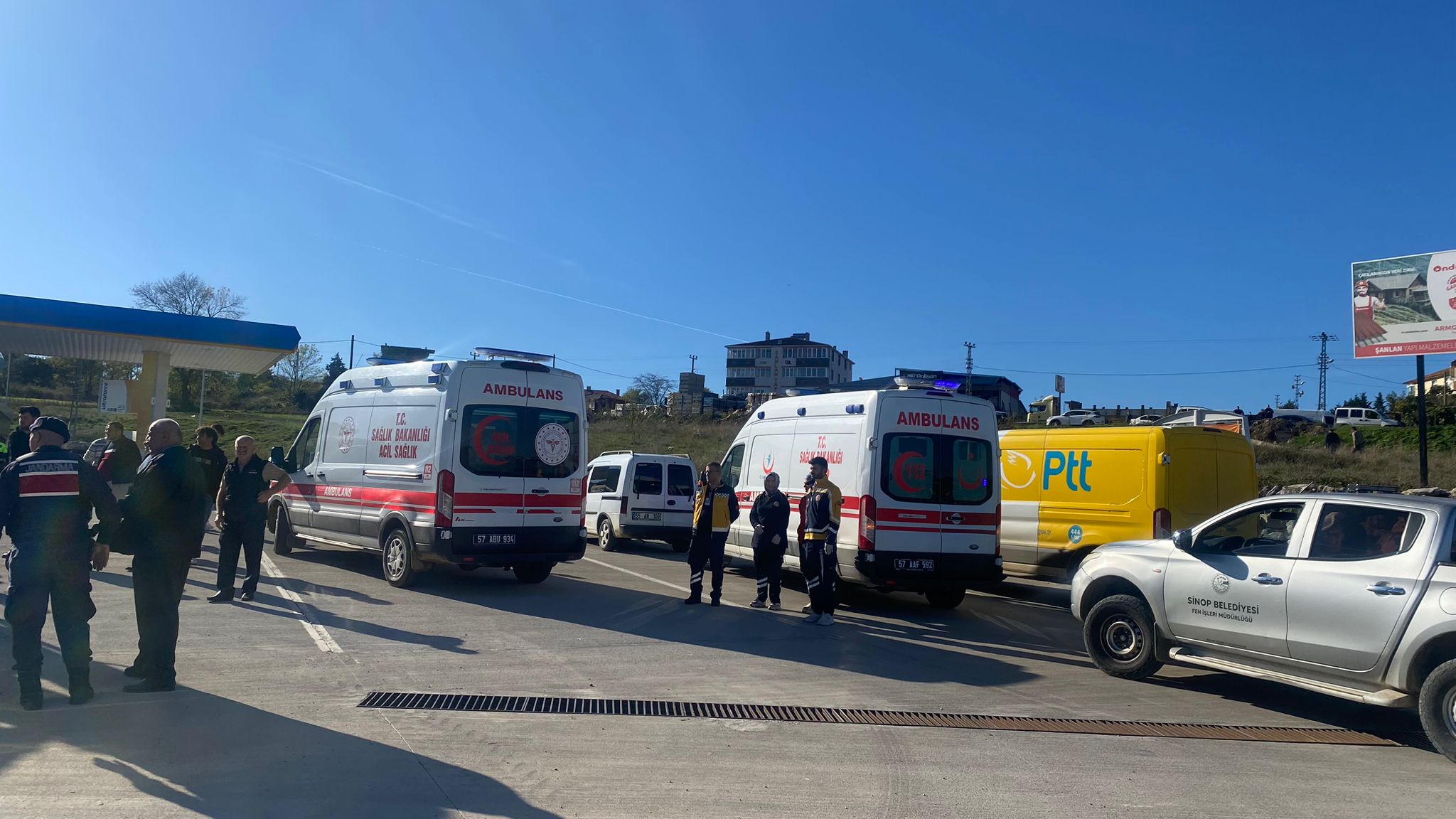 Sinop'ta otomobil, TIR'a arkadan çarptı; öğretmen öldü - Görsel 2