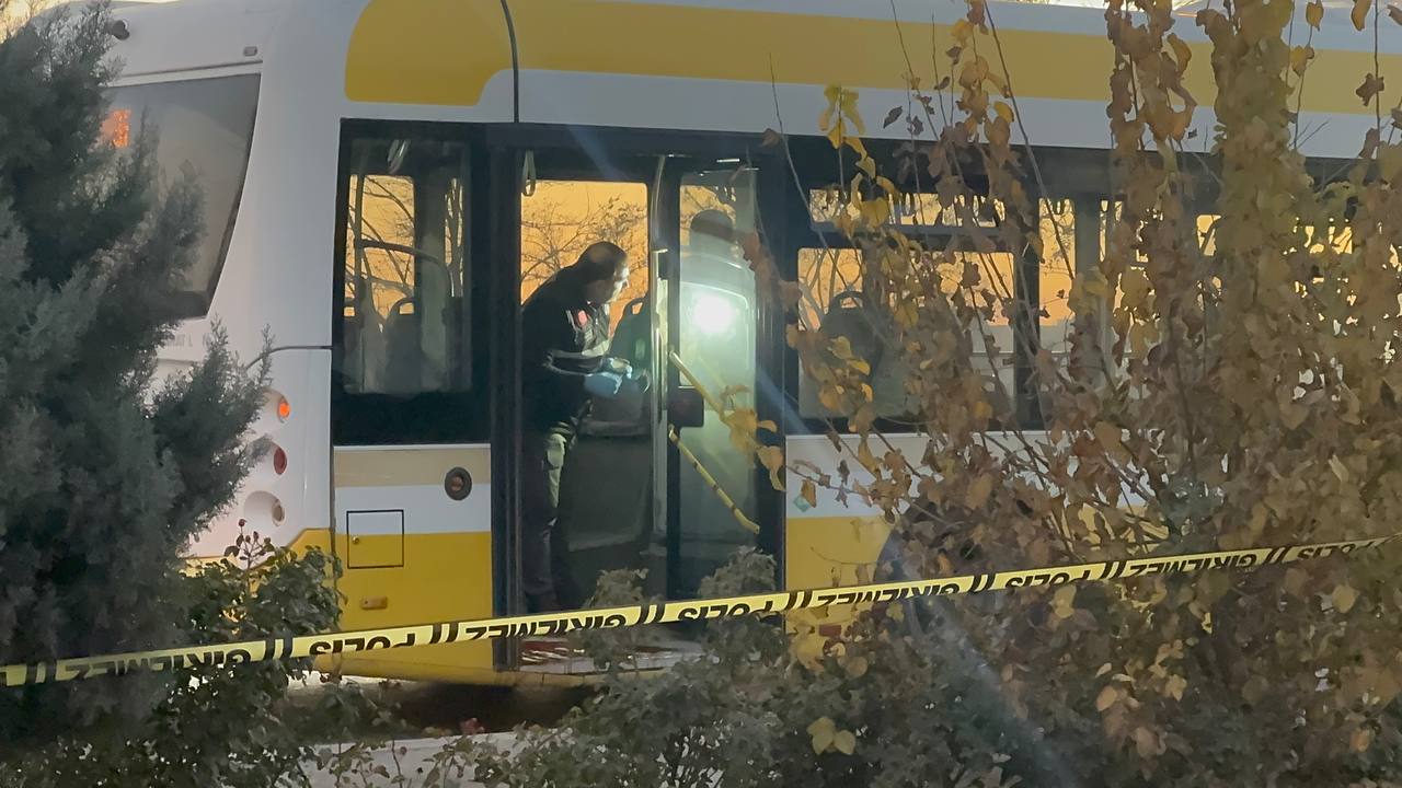 Konya - Belediye otobüsünde, eşinin gözü önünde bıçaklandı - Görsel 2