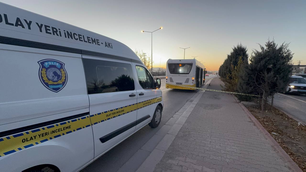 Konya - Belediye otobüsünde, eşinin gözü önünde bıçaklandı - Görsel 4