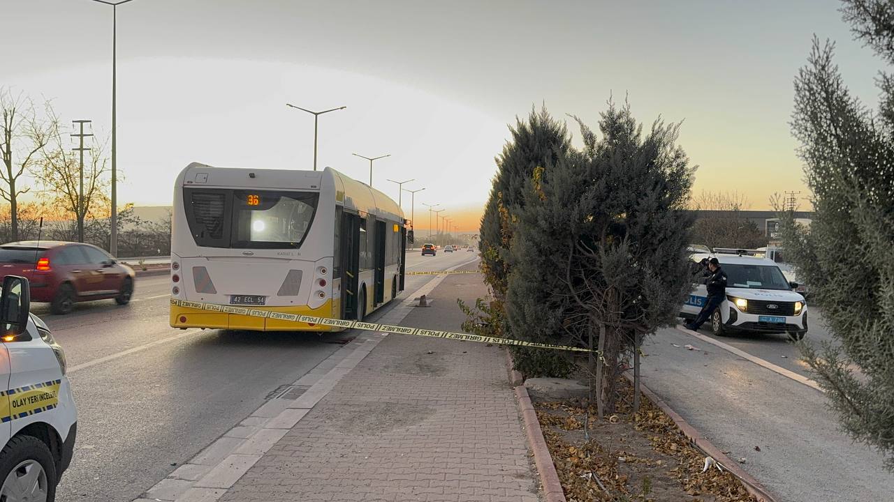 Konya - Belediye otobüsünde, eşinin gözü önünde bıçaklandı - Görsel 6