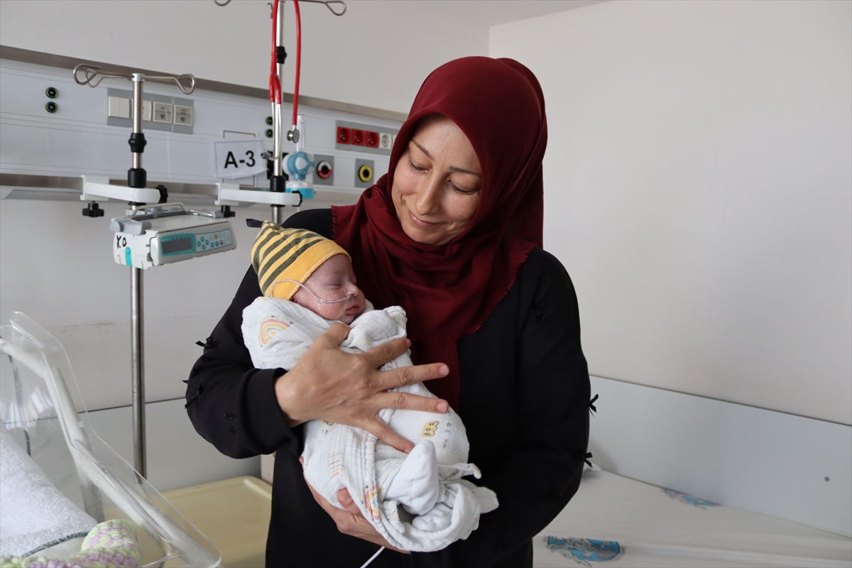 KONYA - Akciğerlerine fazla kan giden bebek, riskli kalp ameliyatıyla solunum cihazından kurtuldu - Görsel 1