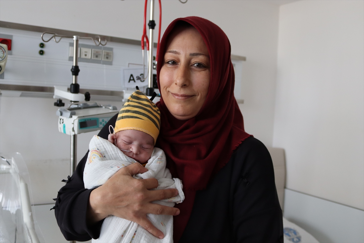 KONYA - Akciğerlerine fazla kan giden bebek, riskli kalp ameliyatıyla solunum cihazından kurtuldu - Görsel 4