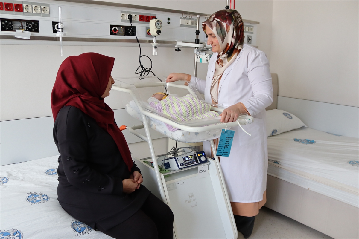 KONYA - Akciğerlerine fazla kan giden bebek, riskli kalp ameliyatıyla solunum cihazından kurtuldu - Görsel 5