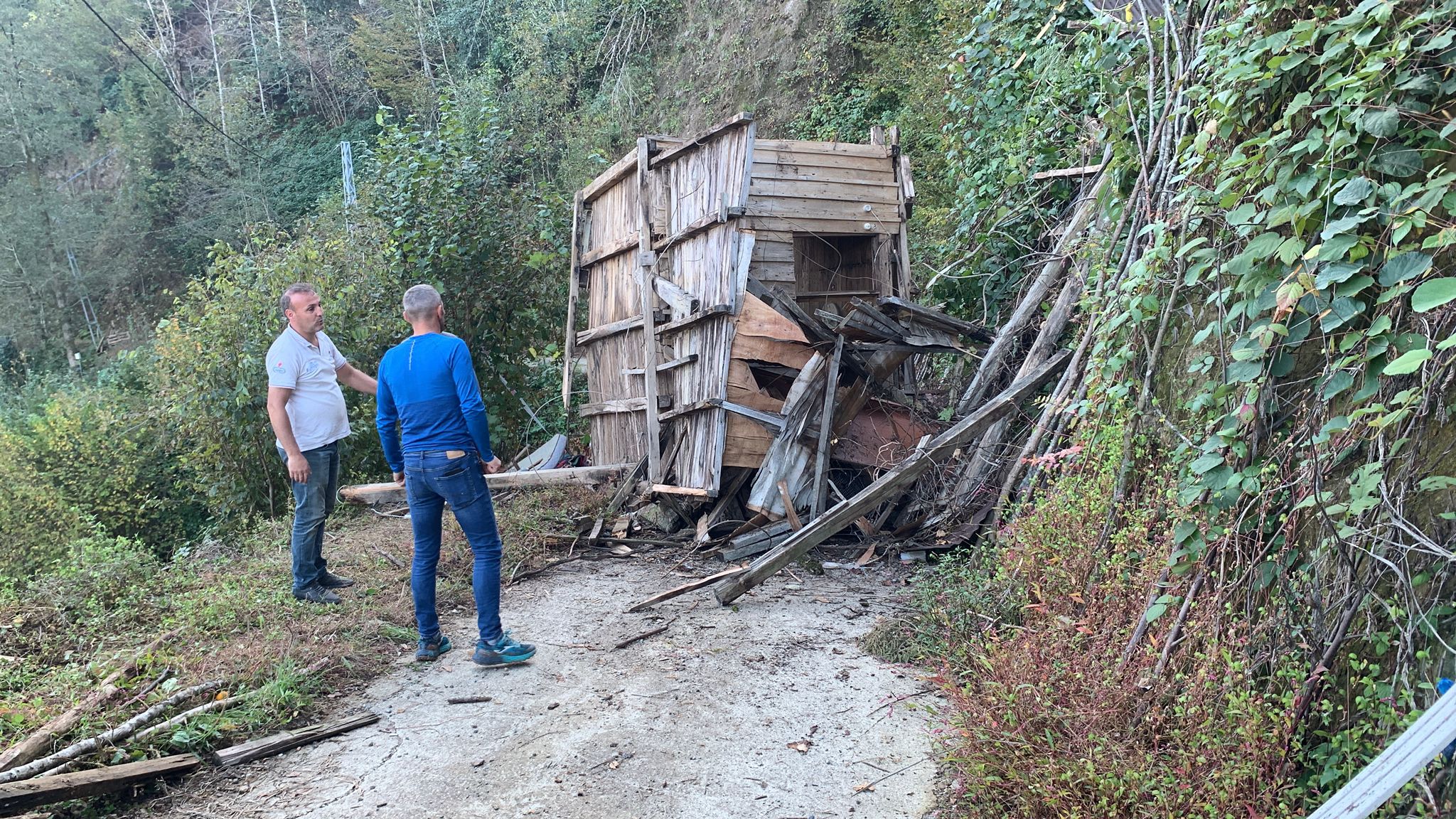Rize'de Arı kovanlarının bulunduğu ahşap yapı devrildi; 2 ölü, 1 yaralı - Görsel 7