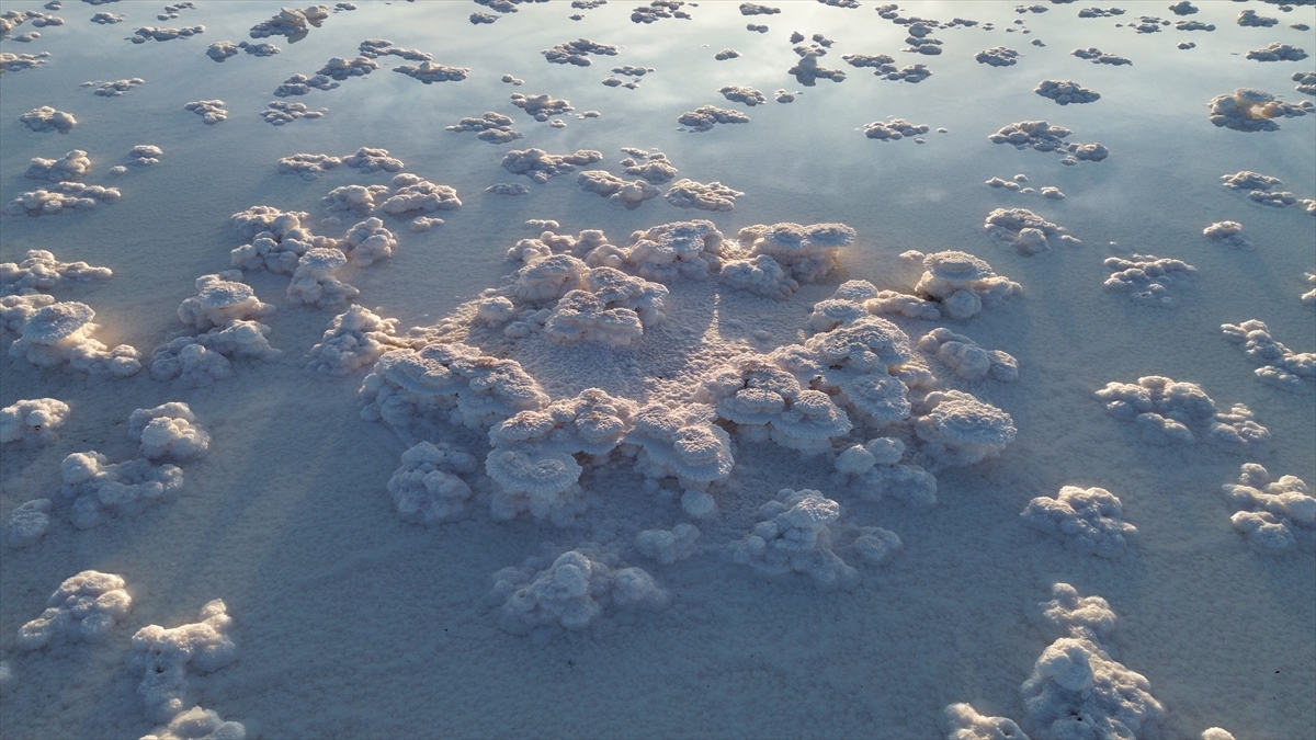 Tuz Gölü'nde oluşan kütleler fotoğraf tutkunlarının ilgisini çekiyor - Görsel 1