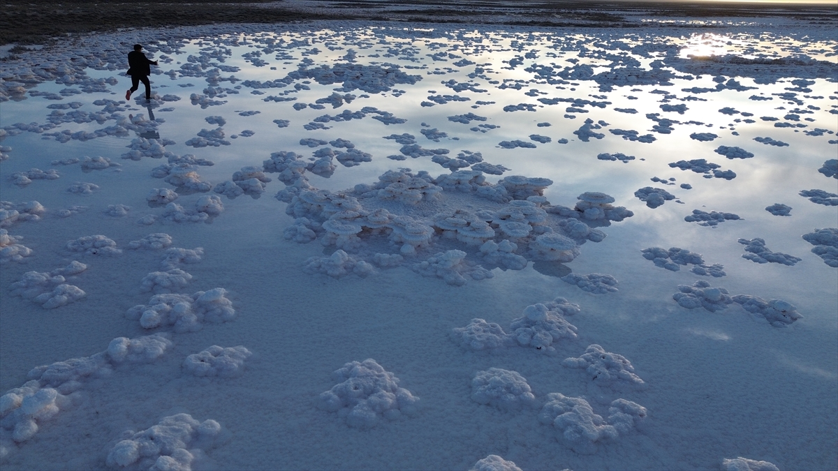 Tuz Gölü'nde oluşan kütleler fotoğraf tutkunlarının ilgisini çekiyor - Görsel 4