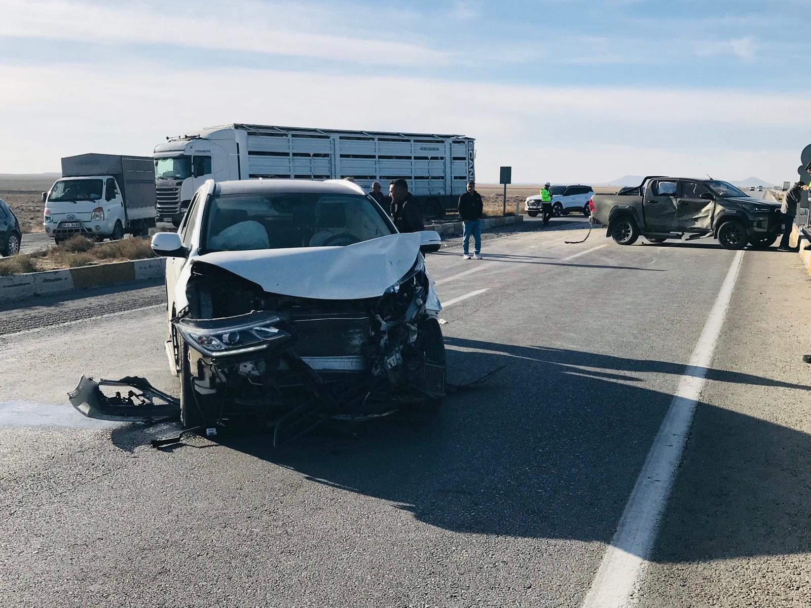 Konya'da Kamyonet ile otomobil çarpıştı: 3'ü çocuk 7 yaralı - Görsel 2