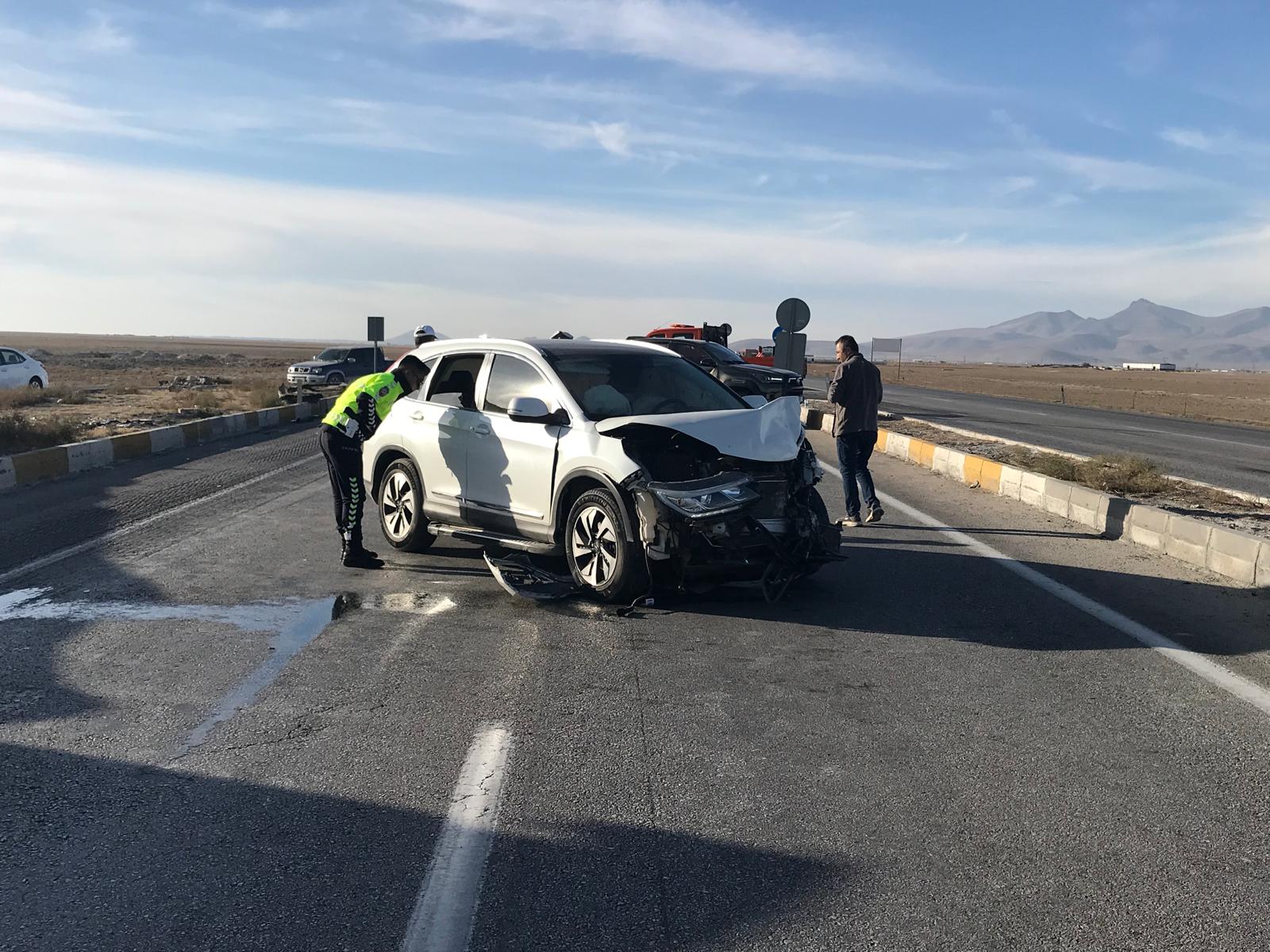 Konya'da Kamyonet ile otomobil çarpıştı: 3'ü çocuk 7 yaralı - Görsel 5