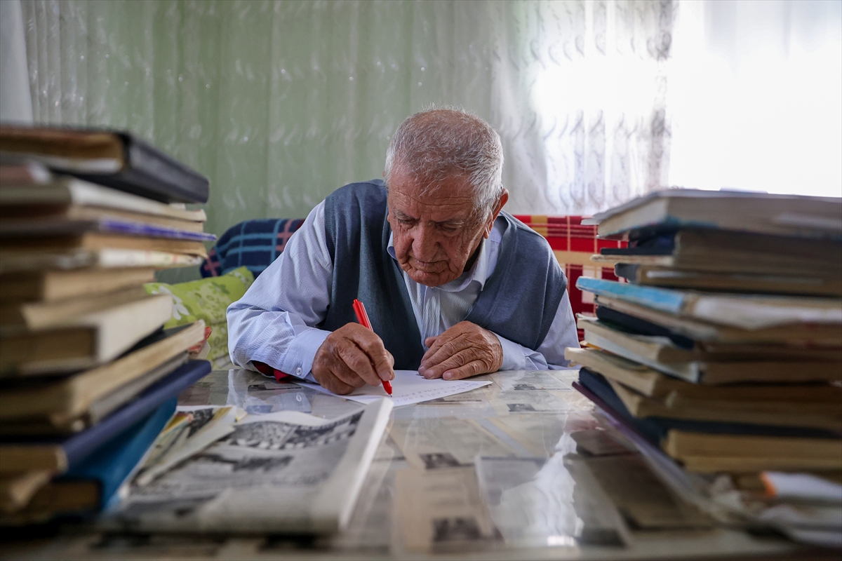Kendi çabasıyla okuma yazma öğrenen 89 yaşındaki şair şiir tutkusundan vazgeçmiyor - Görsel 2