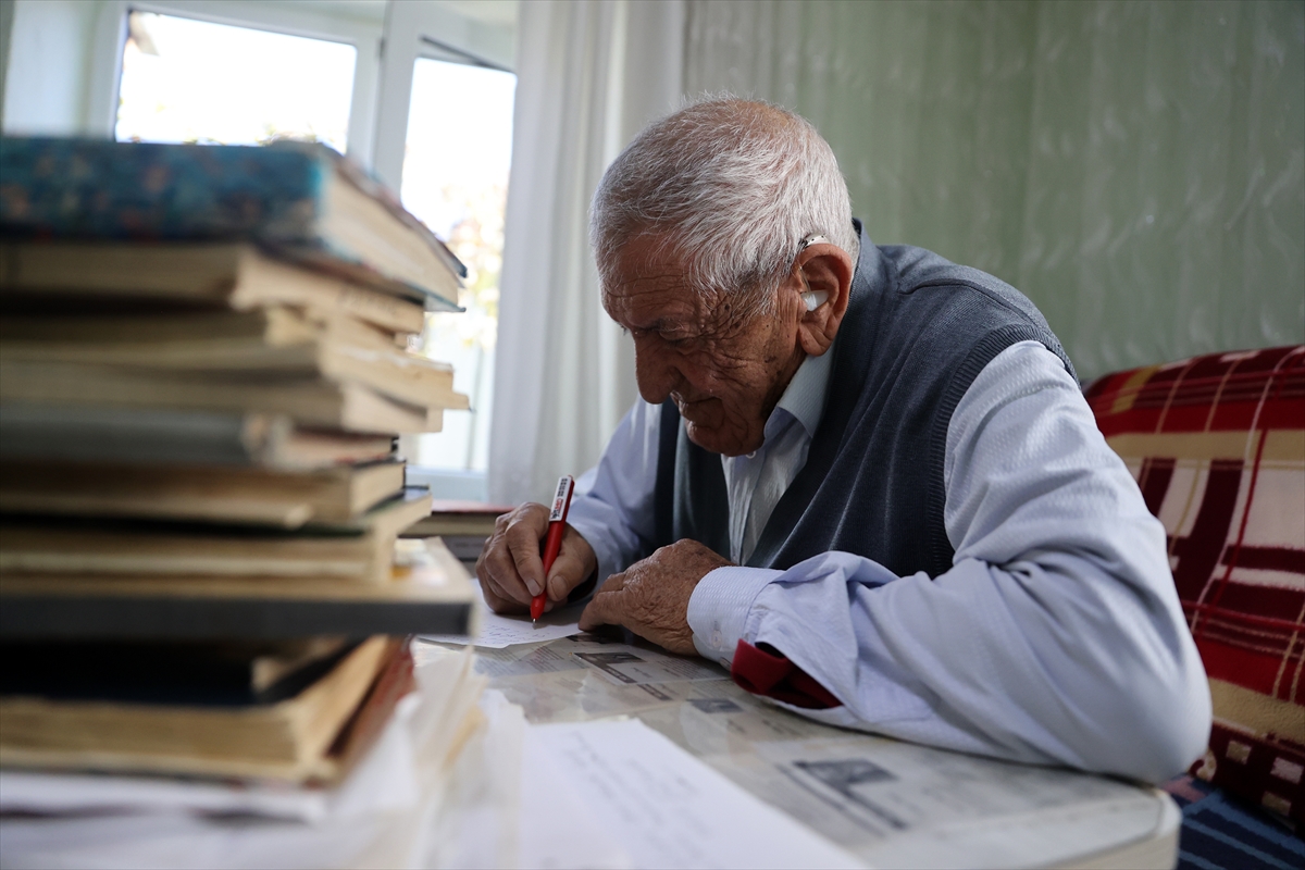 Kendi çabasıyla okuma yazma öğrenen 89 yaşındaki şair şiir tutkusundan vazgeçmiyor - Görsel 6