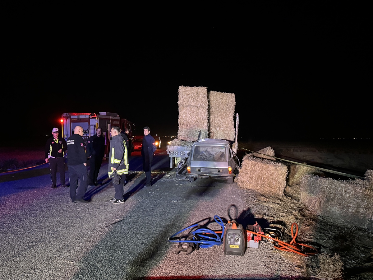 Karaman'da park halindeki tıra arkadan çarpan otomobildeki 2 kişi öldü - Görsel 1