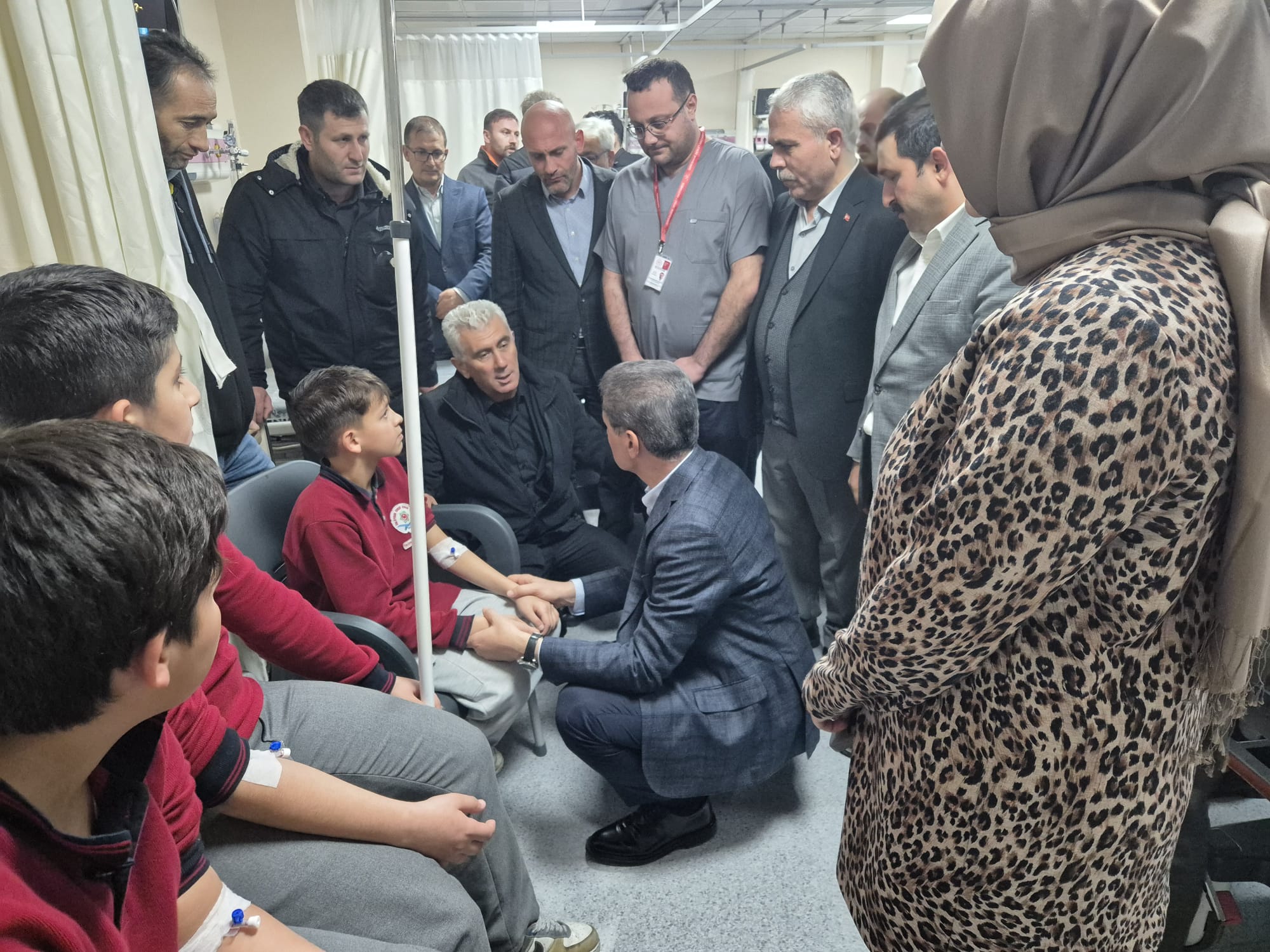 Gümüşhane’de pansiyona dışarıdan getirdikleri pideyi yiyen 29 öğrenci, zehirlenme şüphesiyle hastaneye kaldırıldı  - Görsel 1