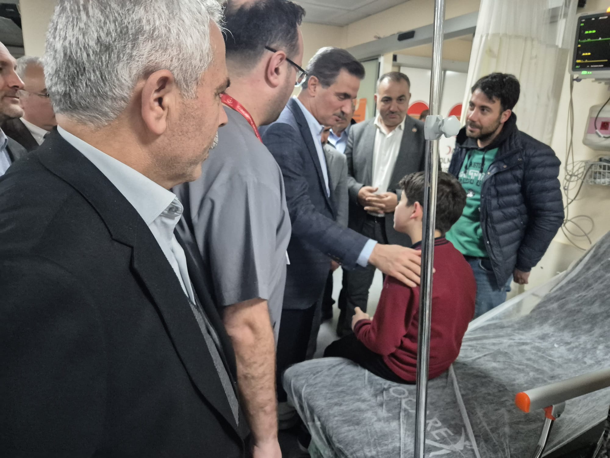 Gümüşhane’de pansiyona dışarıdan getirdikleri pideyi yiyen 29 öğrenci, zehirlenme şüphesiyle hastaneye kaldırıldı  - Görsel 2