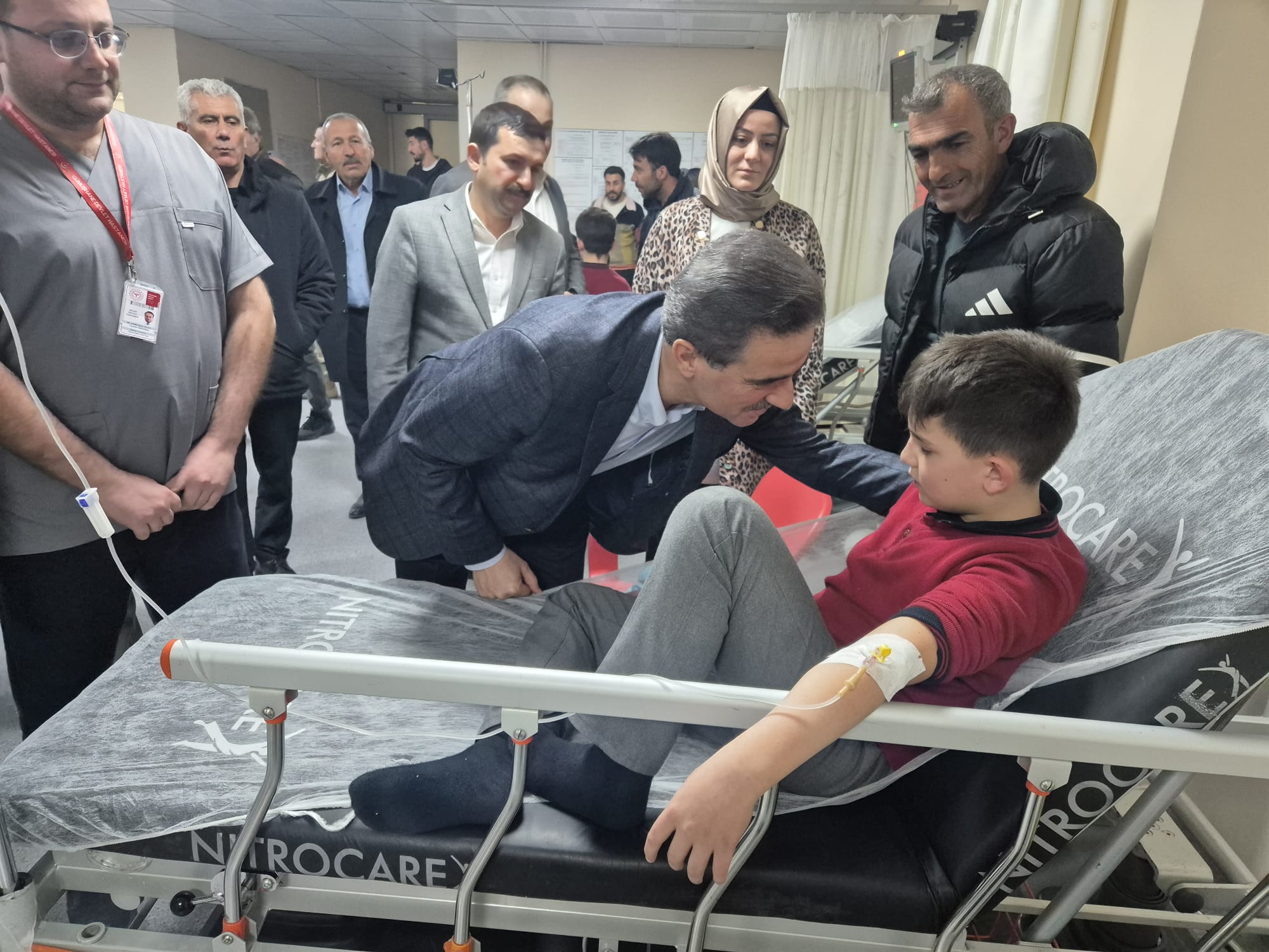 Gümüşhane’de pansiyona dışarıdan getirdikleri pideyi yiyen 29 öğrenci, zehirlenme şüphesiyle hastaneye kaldırıldı  - Görsel 3