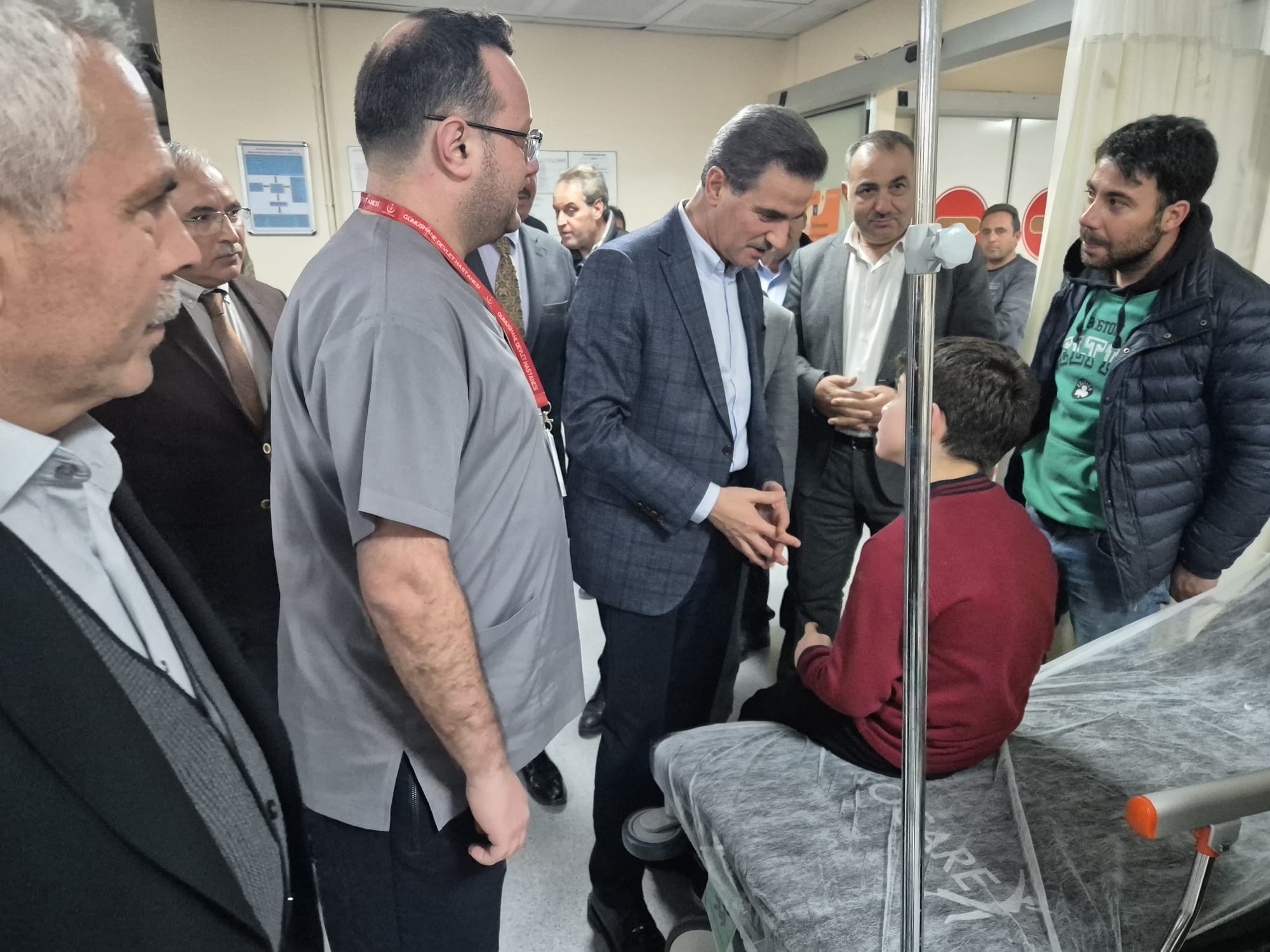 Gümüşhane’de pansiyona dışarıdan getirdikleri pideyi yiyen 29 öğrenci, zehirlenme şüphesiyle hastaneye kaldırıldı  - Görsel 6